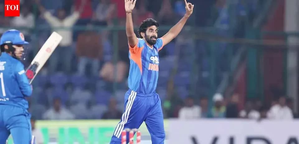 Jugador de cricket celebrando un wicket durante el partido
