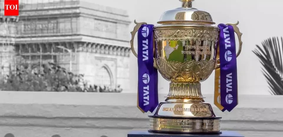 Trofeo de la IPL con el Gateway of India de fondo
