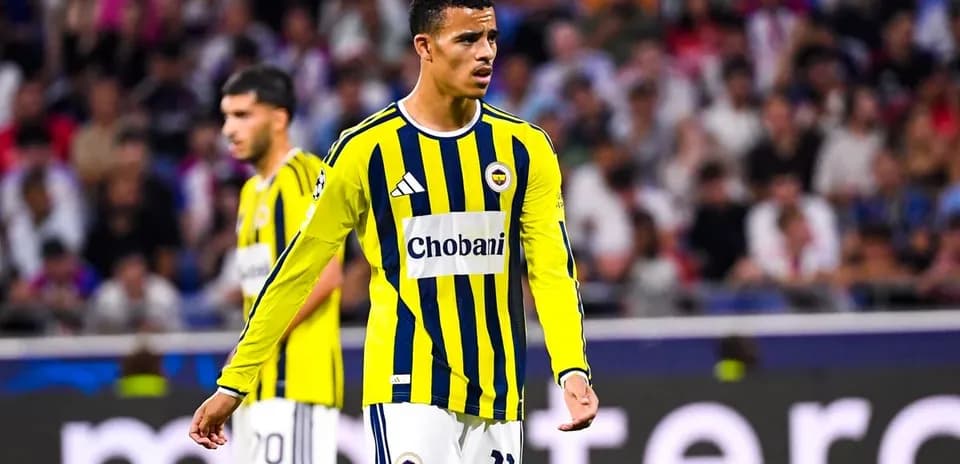 Jugador de Fenerbahçe en partido de Champions League