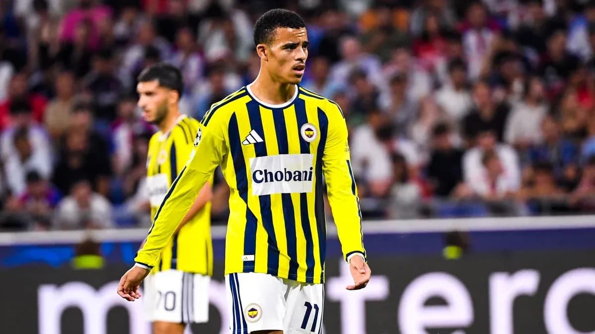 Jugador de Fenerbahçe en partido de Champions League