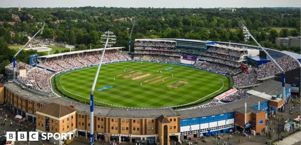 Vista aérea del estadio de cricket lleno de espectadores