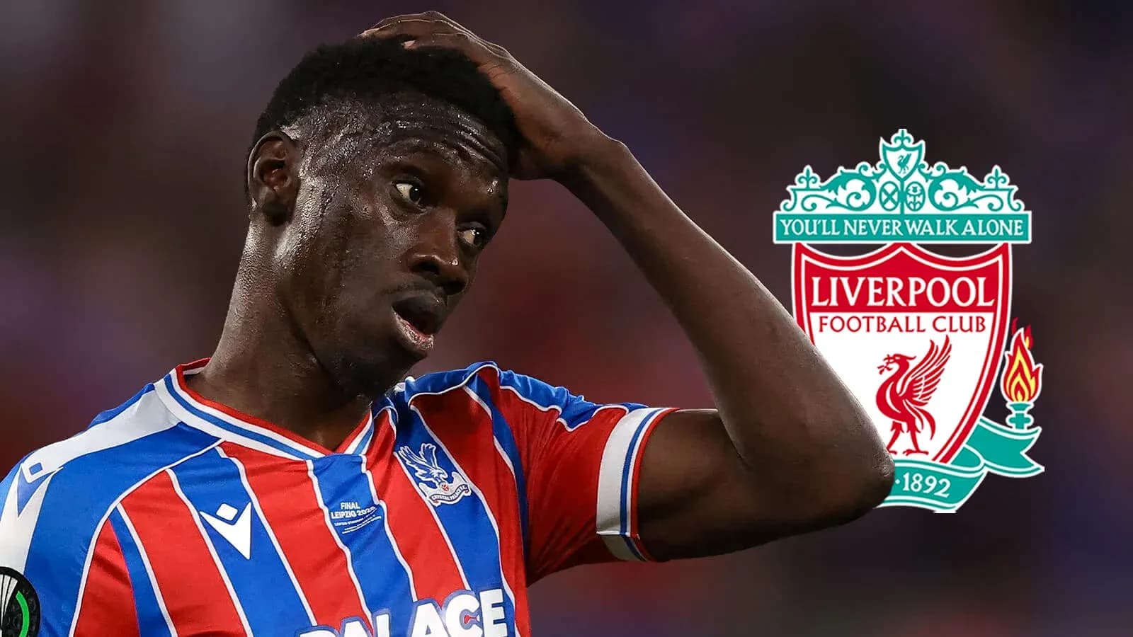 Jugador de Crystal Palace en partido con logo de Liverpool