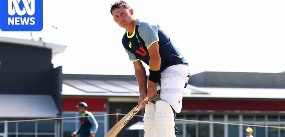 Jugador de cricket preparado para batear en entrenamiento