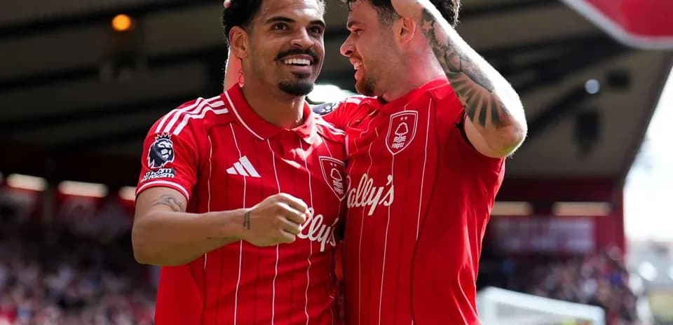 Jugadores de Nottingham Forest celebrando un gol