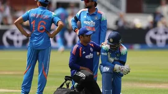 Jugadores de cricket indios durante una pausa médica