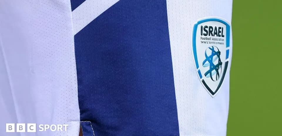 Logotipo de la Asociación de Fútbol de Israel en camiseta