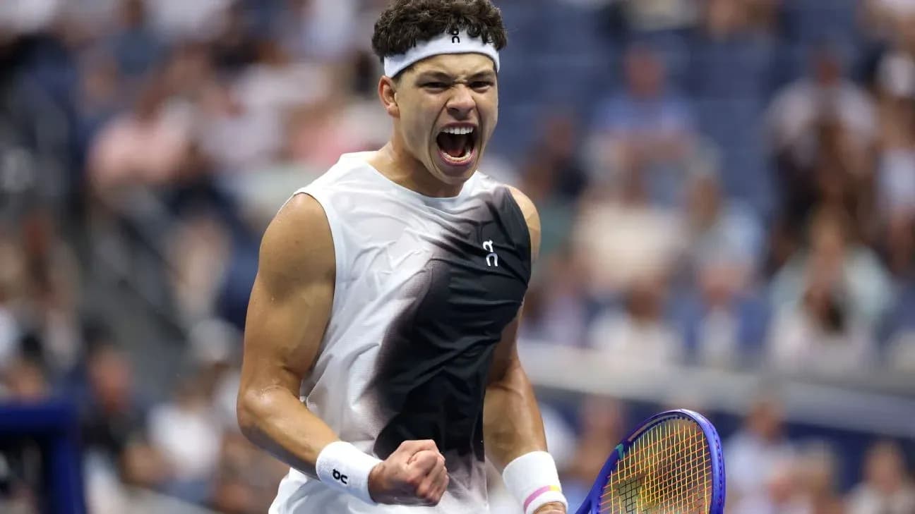Jugador de tenis celebrando en el torneo