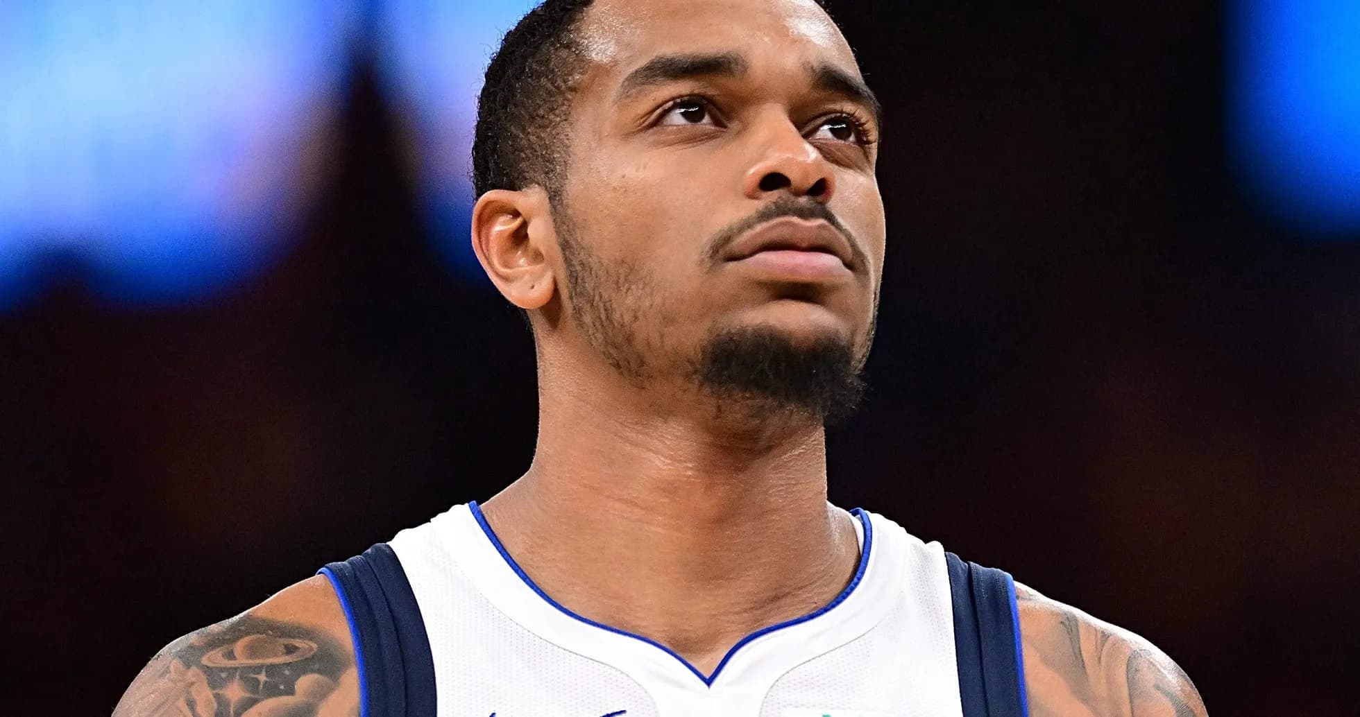 Jugador de Dallas Mavericks en la cancha