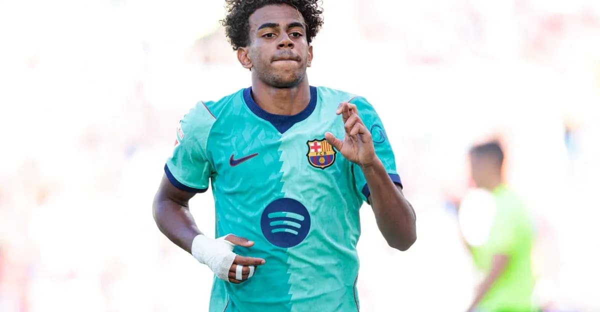 Jugador de Barcelona corriendo en el campo de juego