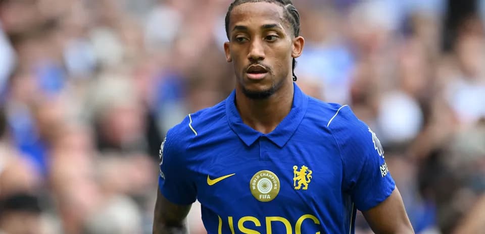 Jugador de Chelsea en el campo durante el partido