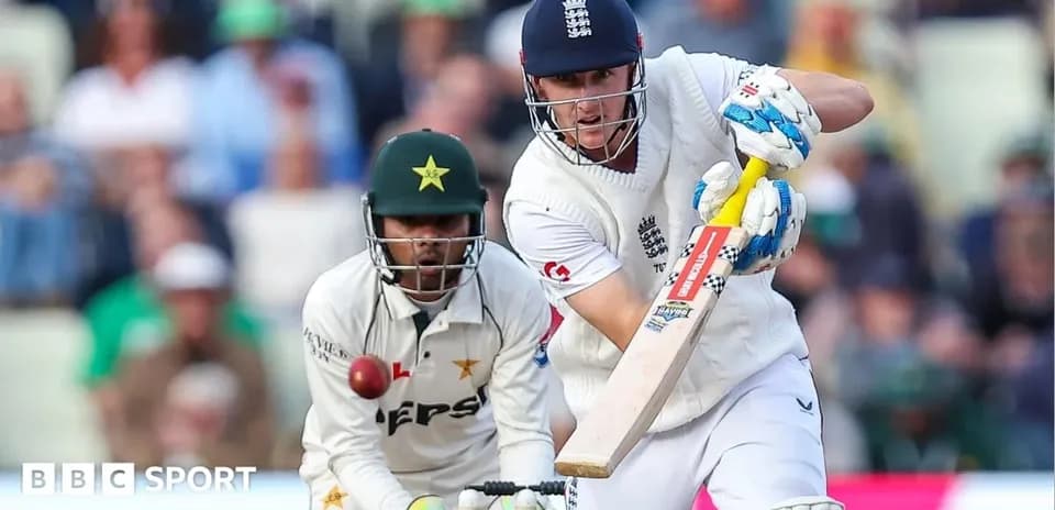 Jugador de Inglaterra golpeando la pelota en cricket