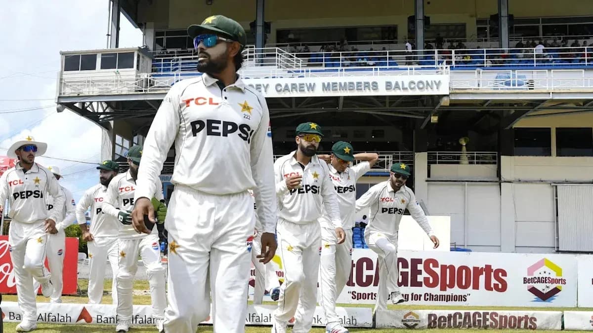 Equipo de cricket de Pakistán entrando al campo de juego