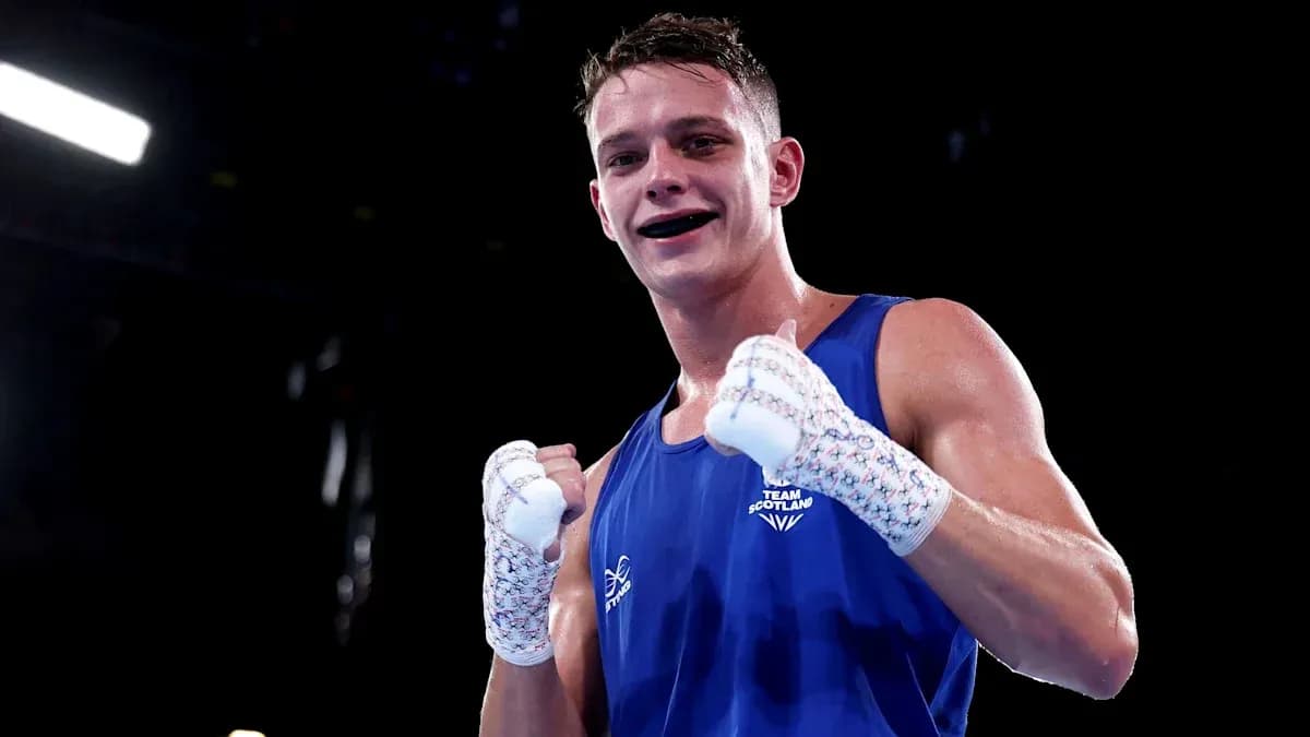 Boxeador de Team Scotland celebrando en el ring