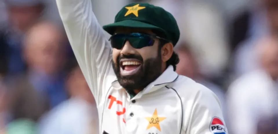Jugador de críquet de Pakistán celebrando una jugada