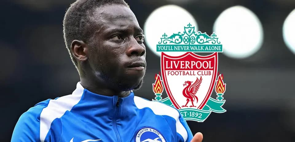 Jugador de Brighton Hove Albion con logo de Liverpool