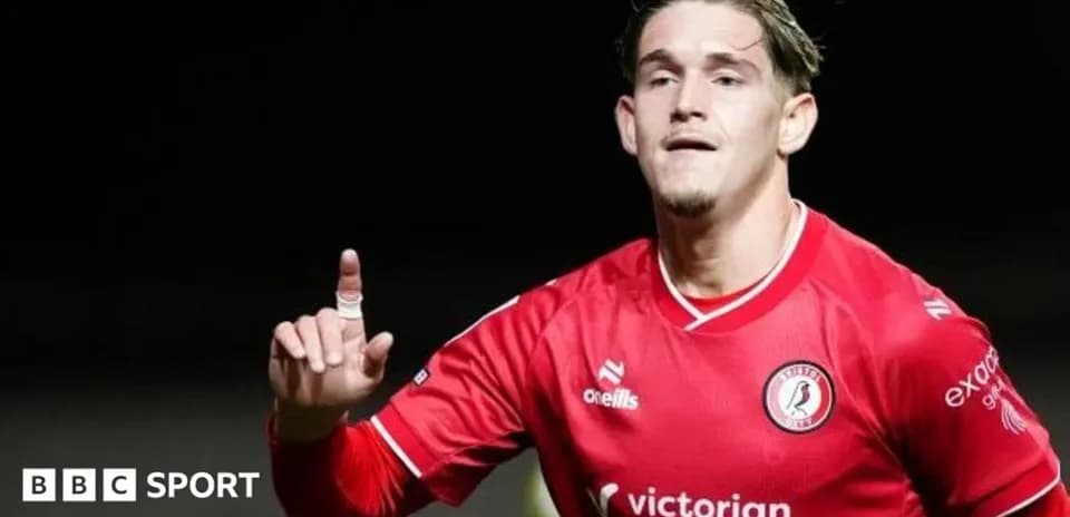 Jugador celebrando un gol en partido de fútbol