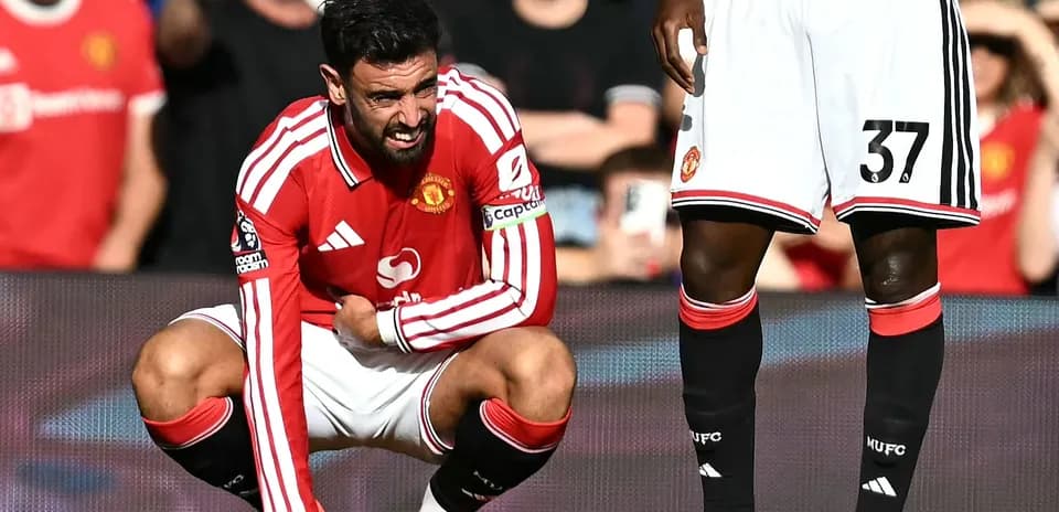 Bruno Fernandes en el suelo durante un partido