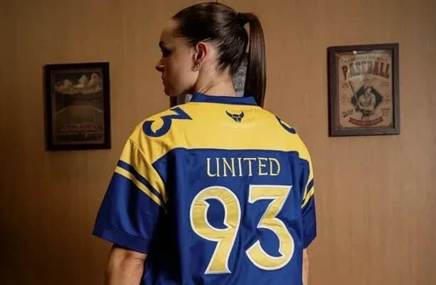 Jugadora con camiseta de UNITED número 93