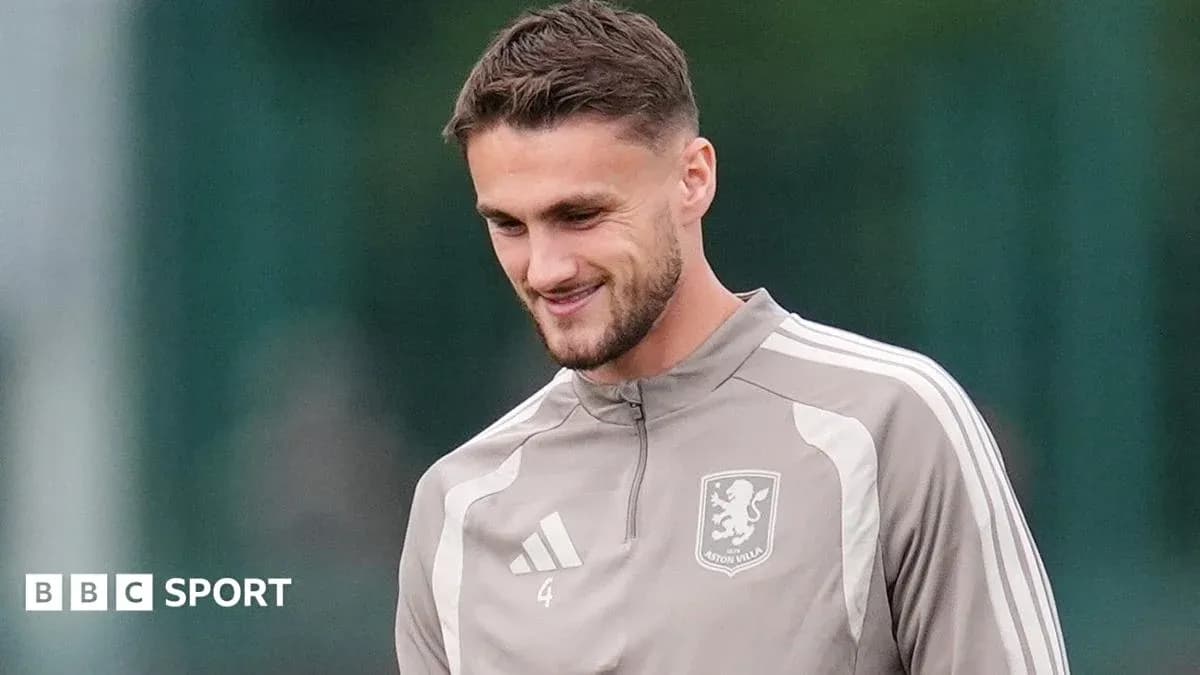 Jugador de Aston Villa en sesión de entrenamiento