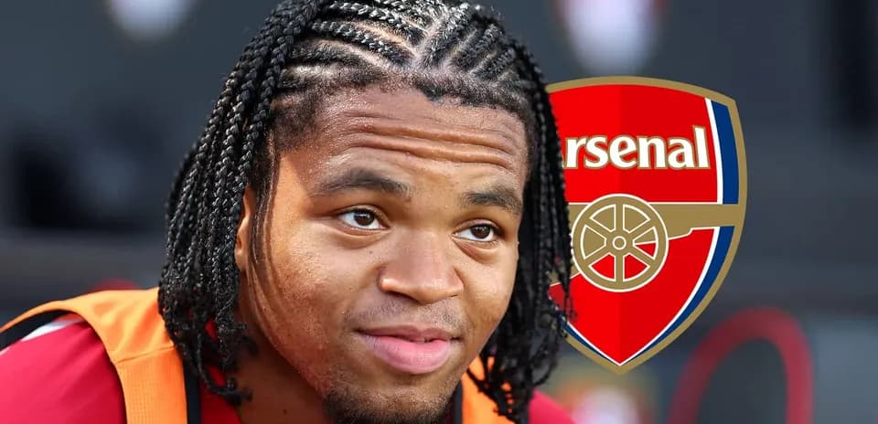 Jugador de Arsenal posando con uniforme y trenzas