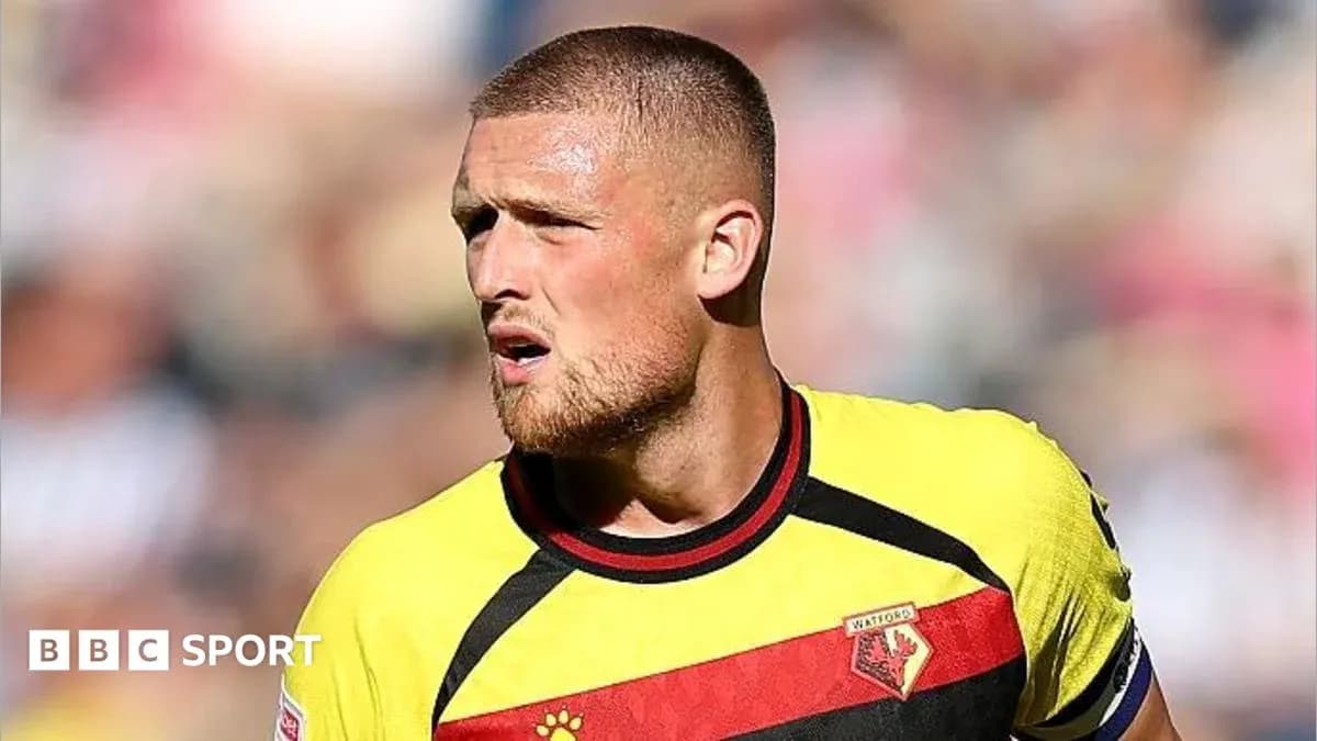 Jugador de Watford durante un partido en acción