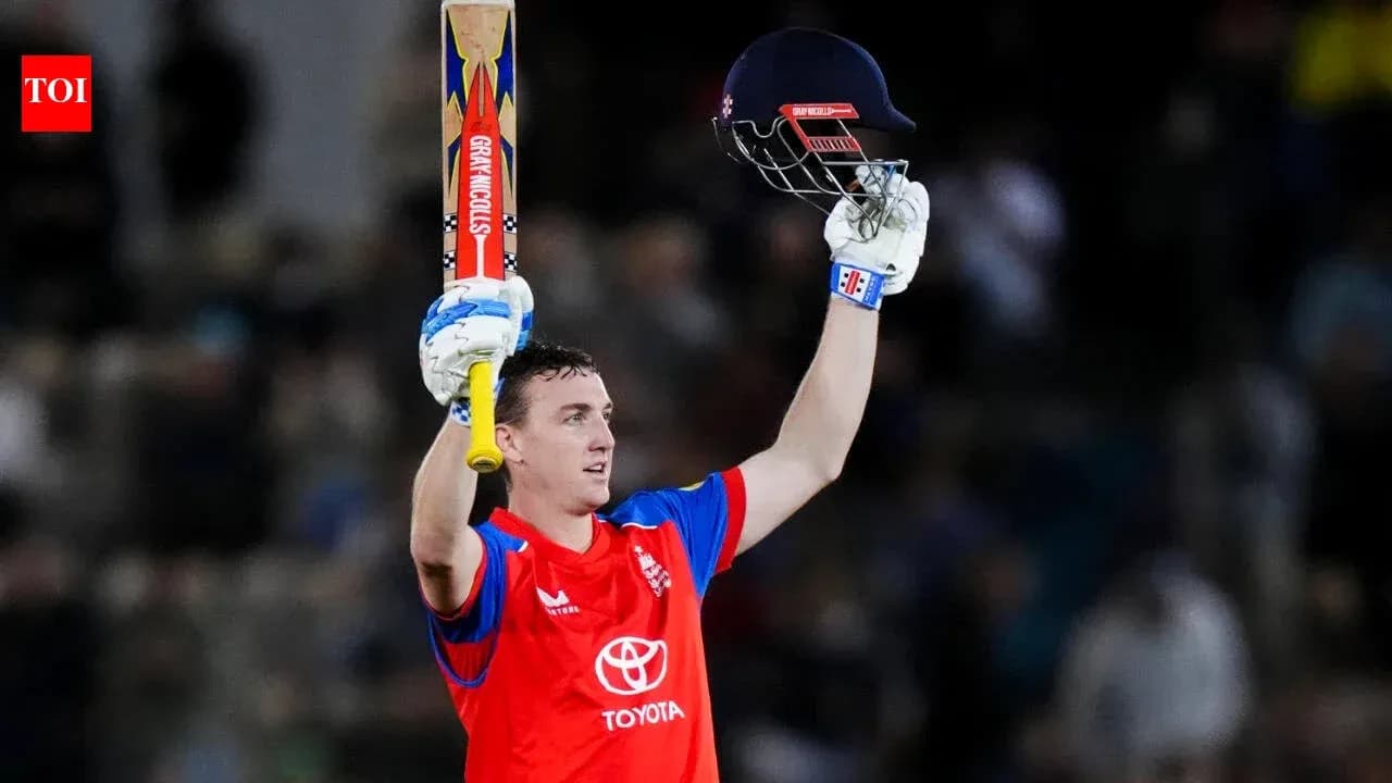 Jugador de cricket levantando su bate tras una victoria