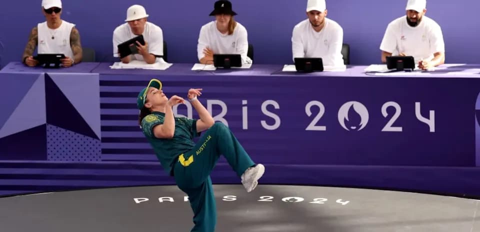 Atleta compitiendo en evento de París 2024