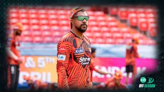 Jugador entrenando con uniforme de cricket en campo