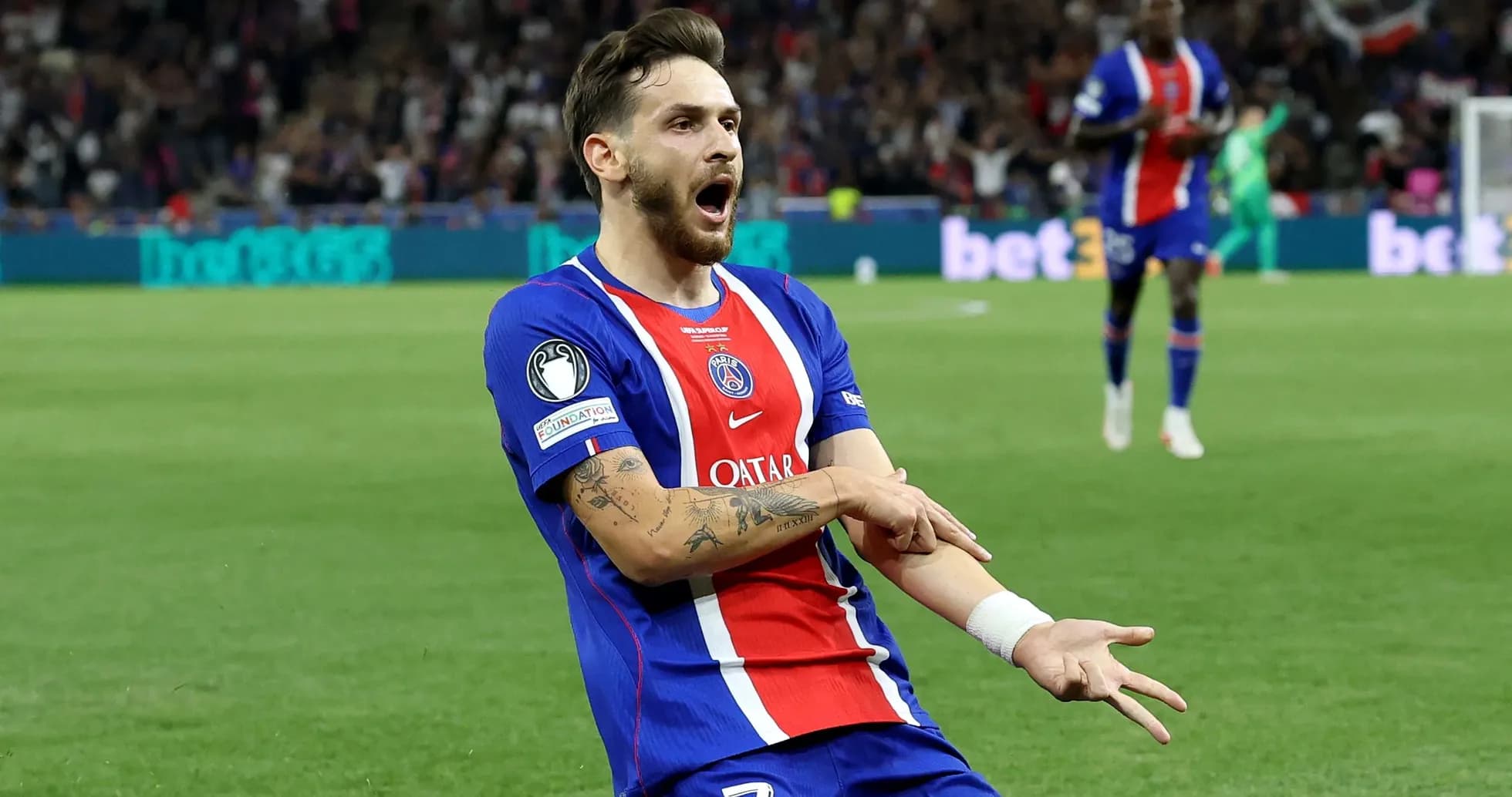 Jugador de PSG celebrando un gol en el partido