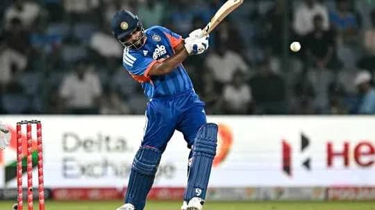 Jugador de cricket bateando en partido