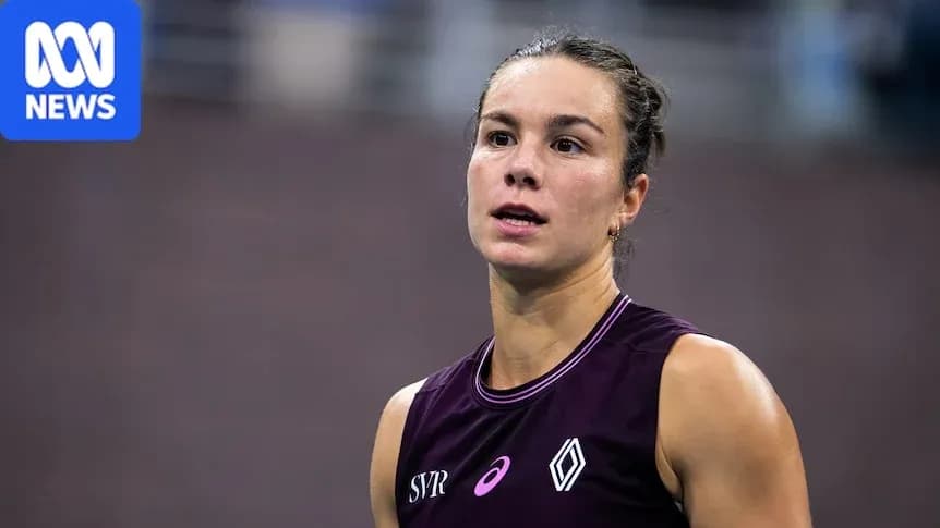 Atleta en competición con camiseta deportiva morada Atleta en competición con camiseta deportiva morada