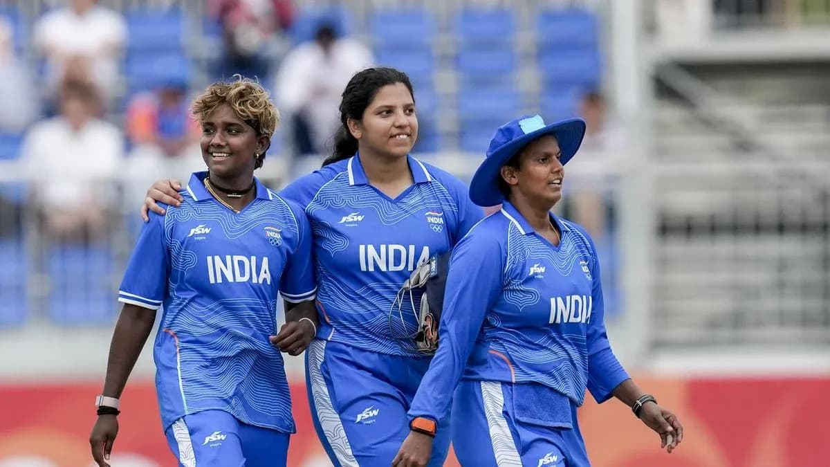 Jugadoras de críquet de India caminando juntas