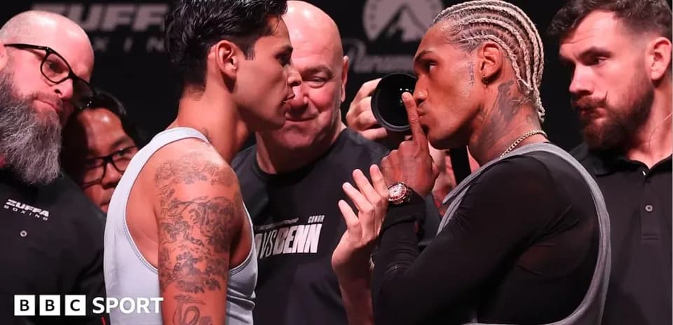 Dos boxeadores en cara a cara durante weigh-in