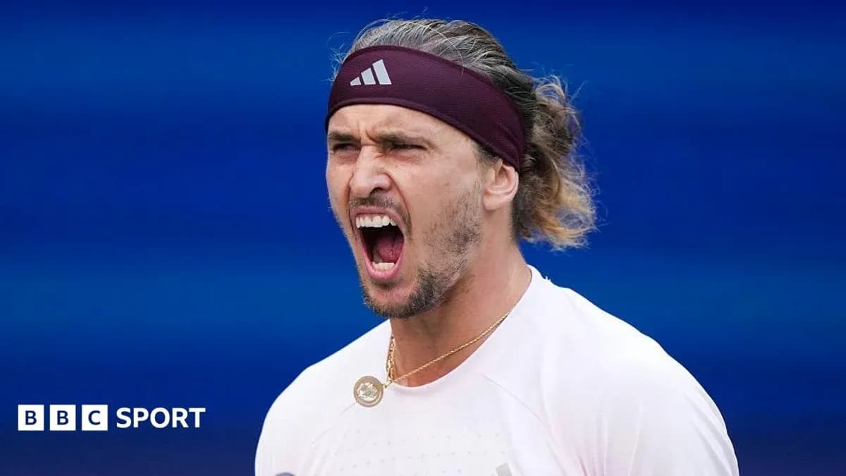 Jugador de tenis celebrando en la cancha