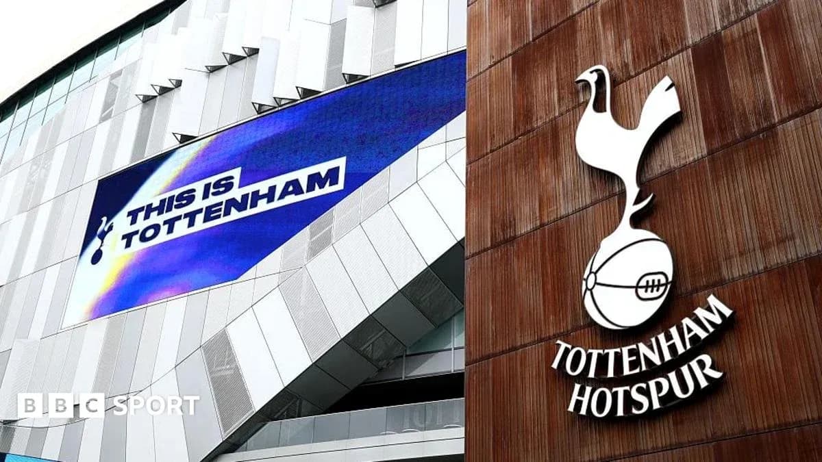 Cartel de 'Esto es Tottenham' en el estadio