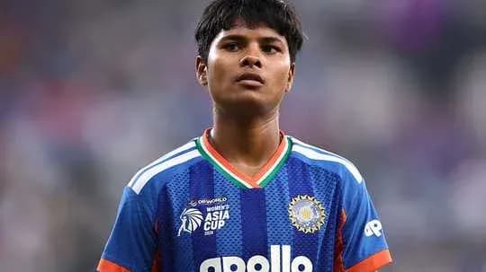 Jugador con camiseta de India en el Asia Cup