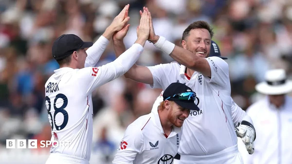 Jugadores de críquet de Inglaterra celebrando un wicket