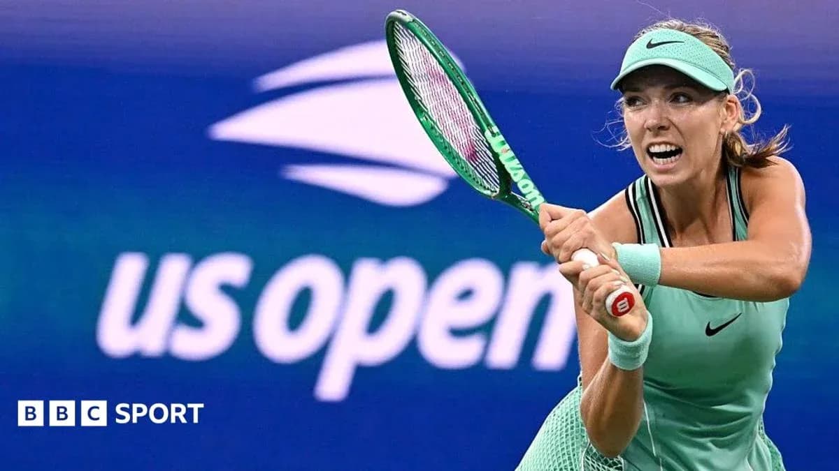Jugadora de tenis golpeando la pelota en el US Open