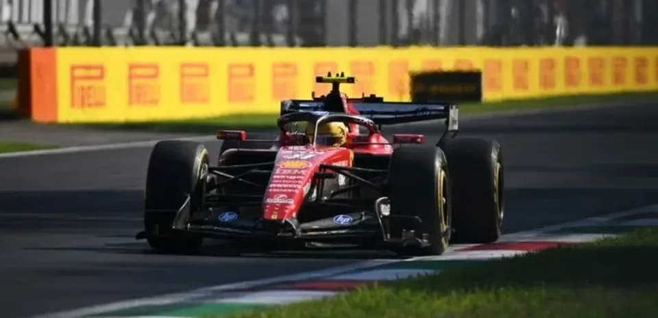 Coche de Fórmula 1 de Ferrari en la pista