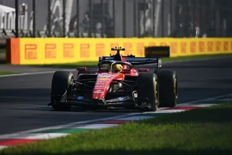 Coche de Fórmula 1 de Ferrari en la pista