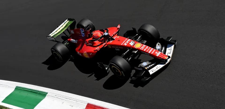 Coche de Fórmula 1 de Ferrari en la pista
