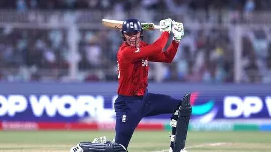 Jugador de cricket batiendo en un partido