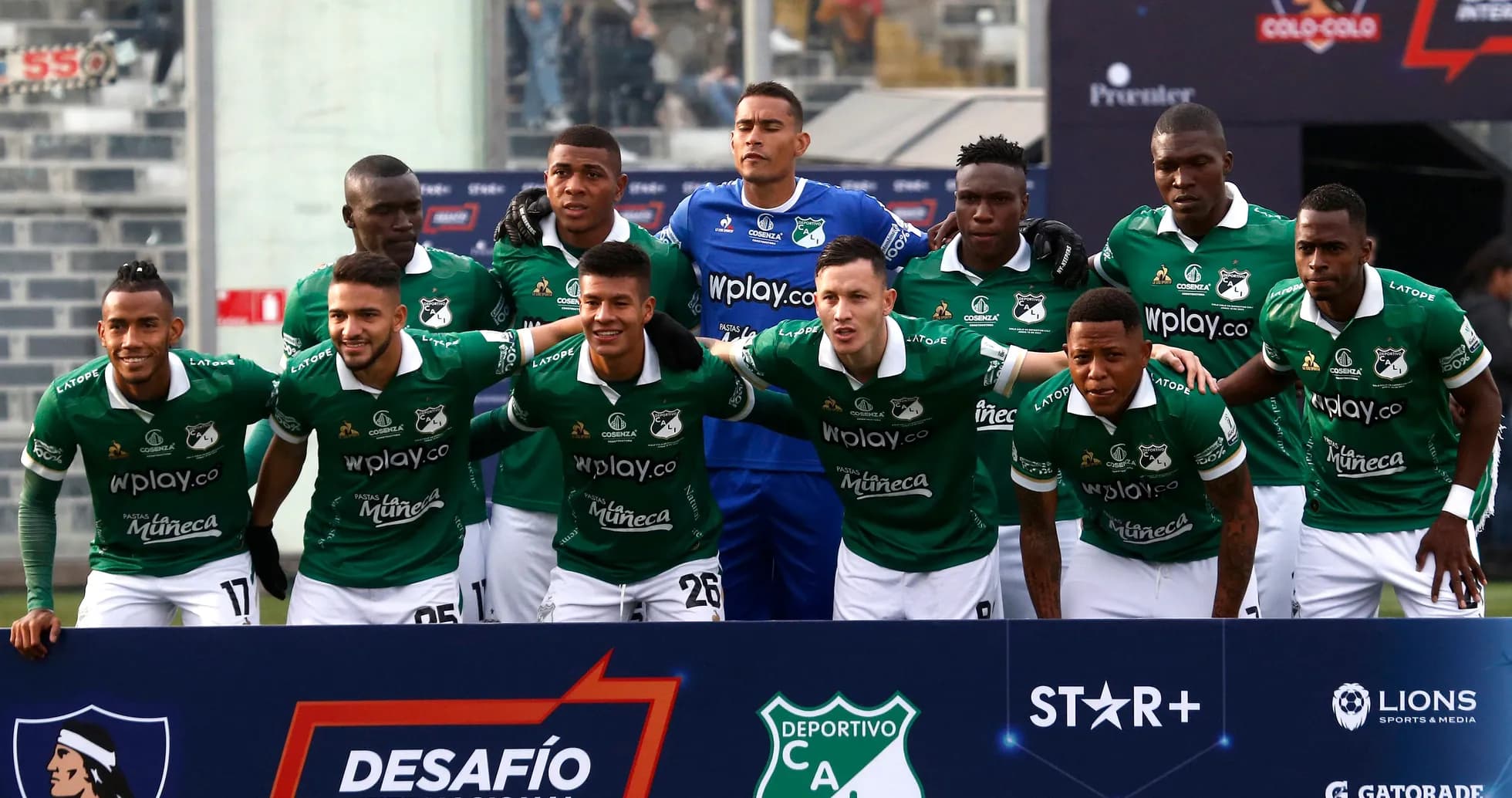 Equipo de Deportivo Cali posando para fotografía grupal
