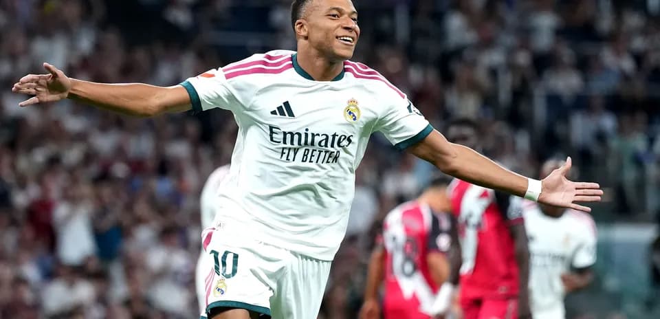 Jugador de Real Madrid celebrando un gol en partido
