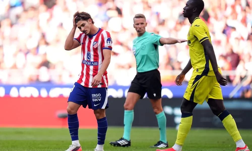 Jugador de Atlético de Madrid con gesto de frustración