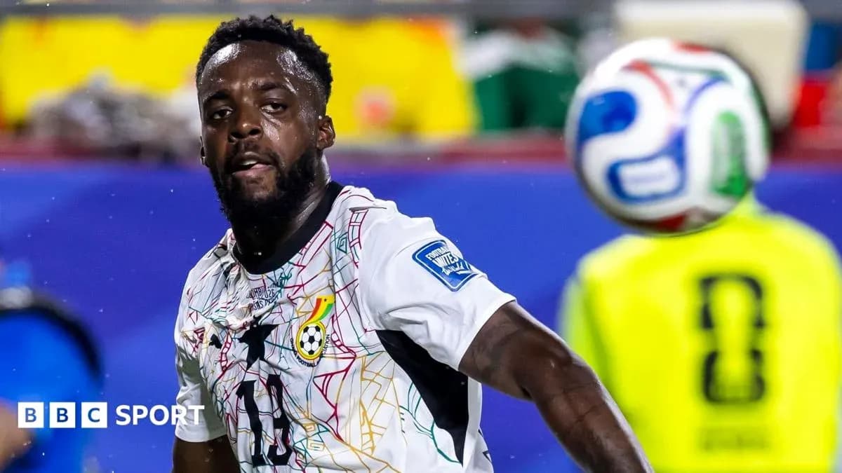 Jugador de Ghana controlando el balón durante el partido