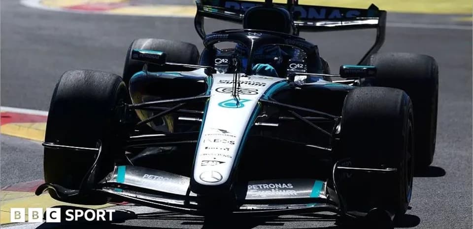 Coche de Fórmula 1 de Mercedes en la pista