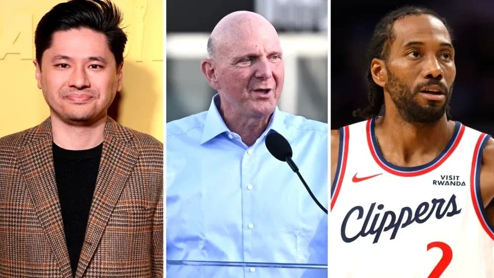 Tres personas posando, una de ellas con camiseta de Clippers