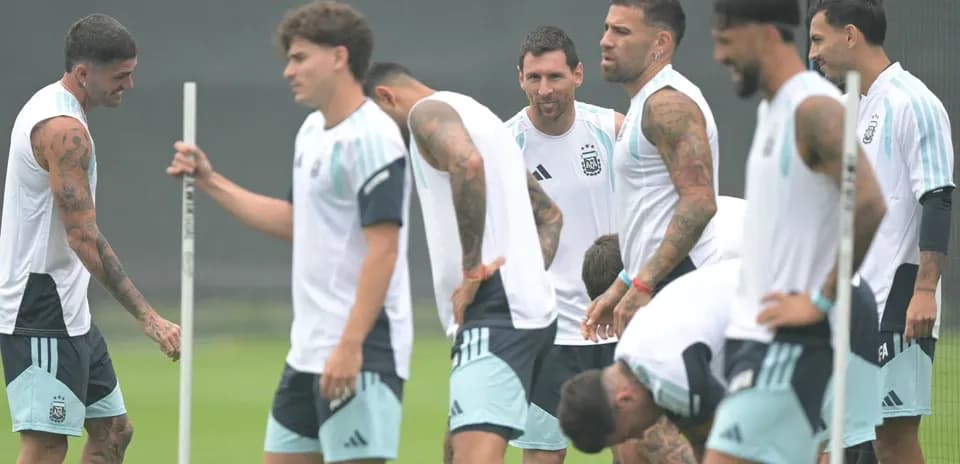 Jugadores de Argentina entrenando en el campo