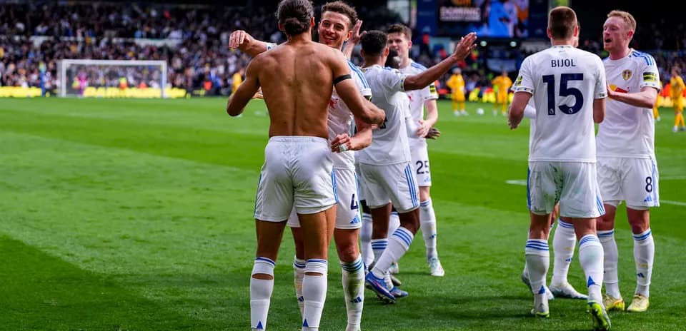 Jugadores de Leeds celebrando un gol